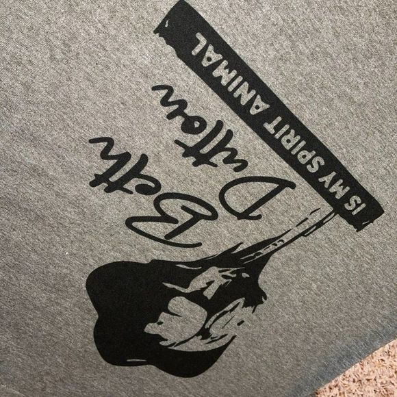 NWT Yellowstone Beth Dutton Tee Size Medium - Picture 9 of 9